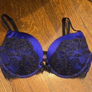 Victoria's Secret Gorgeous Purple & Black Lace Bra 34D Push Up Very Sexy Plunge